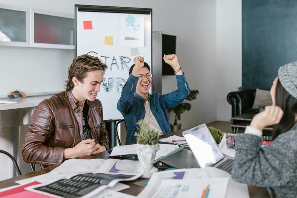 Maximiser l'Avantage Concurrentiel grâce au Management Interculturel : Stratégies et Bénéfices Clés