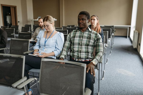Quelles stratégies de communication sont efficaces pour renforcer la marque d'une entreprise ?